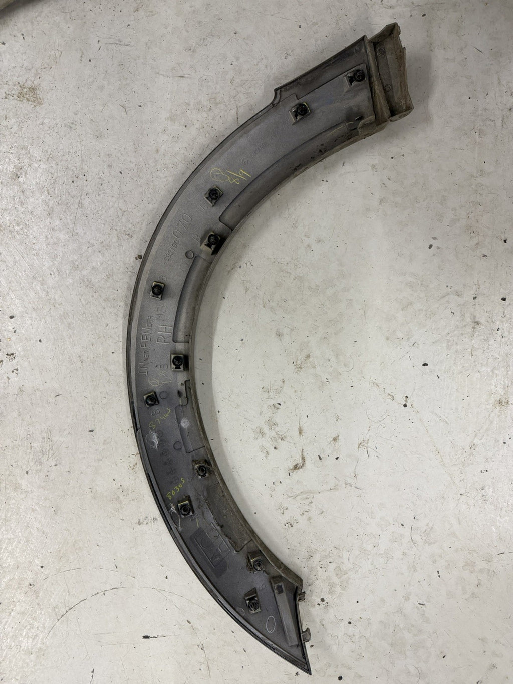 2005-09 Subaru Outback Front Fender Flare RH Passenger Side OEM S92100070