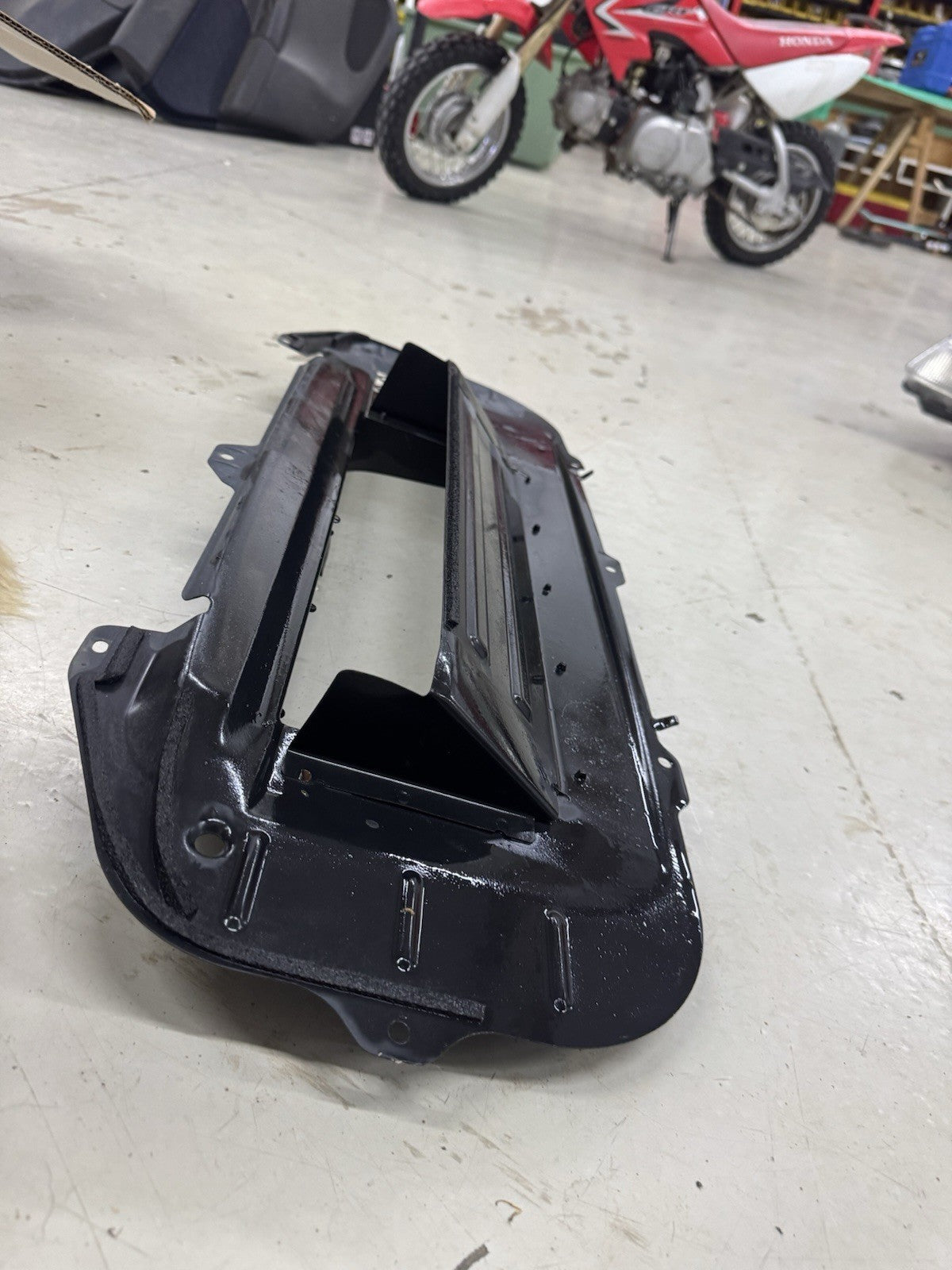 02-03 OEM SUBARU WRX LOWER HOOD SCOOP DUCT SPLITTER vent  90817FE030