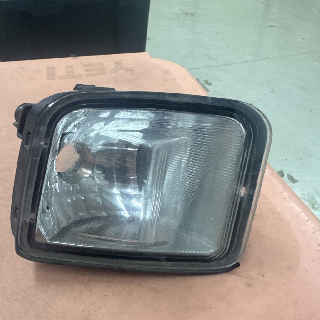 2014-15 SUBARU FORESTER  PASSENGER SIDE FOG LIGHT FOGLAMP RIGHT VC02-134
