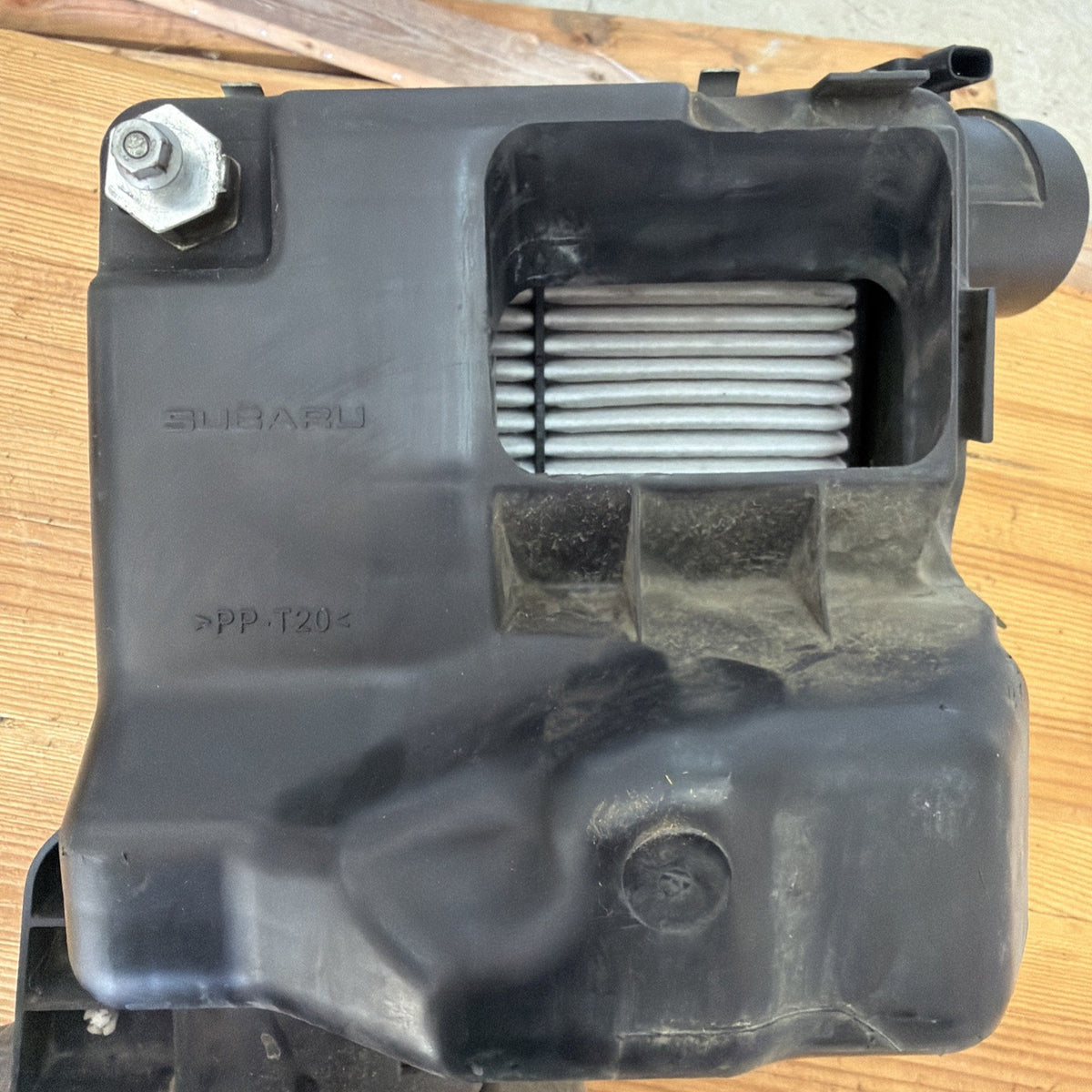 2008-2011 Subaru Impreza forester Air Box Cleaner 2.5L Without Turbo OEM