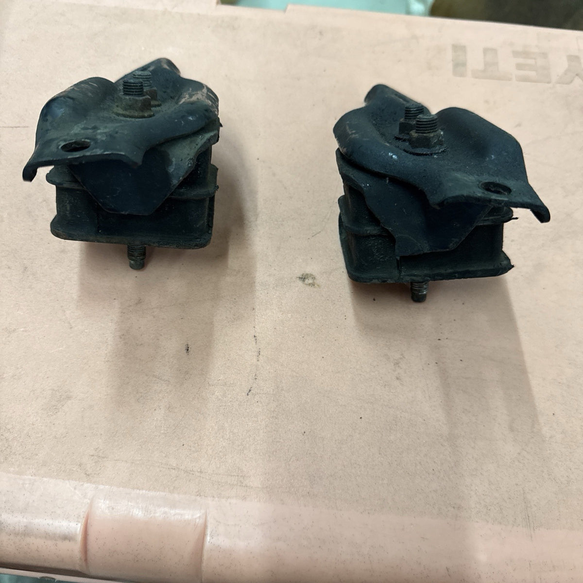 Front Left & Right Motor Mount 2PCS Subaru Impreza/ Legacy/ Baja/ Forester OEM