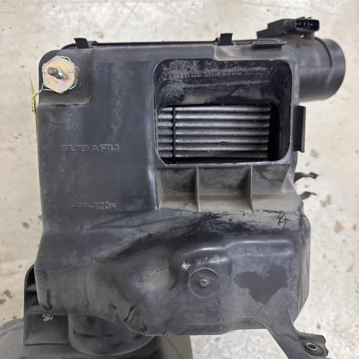 05-09 Subaru Outback Legacy Airbox Resonator Intake Filter Housing Air Box W MAF