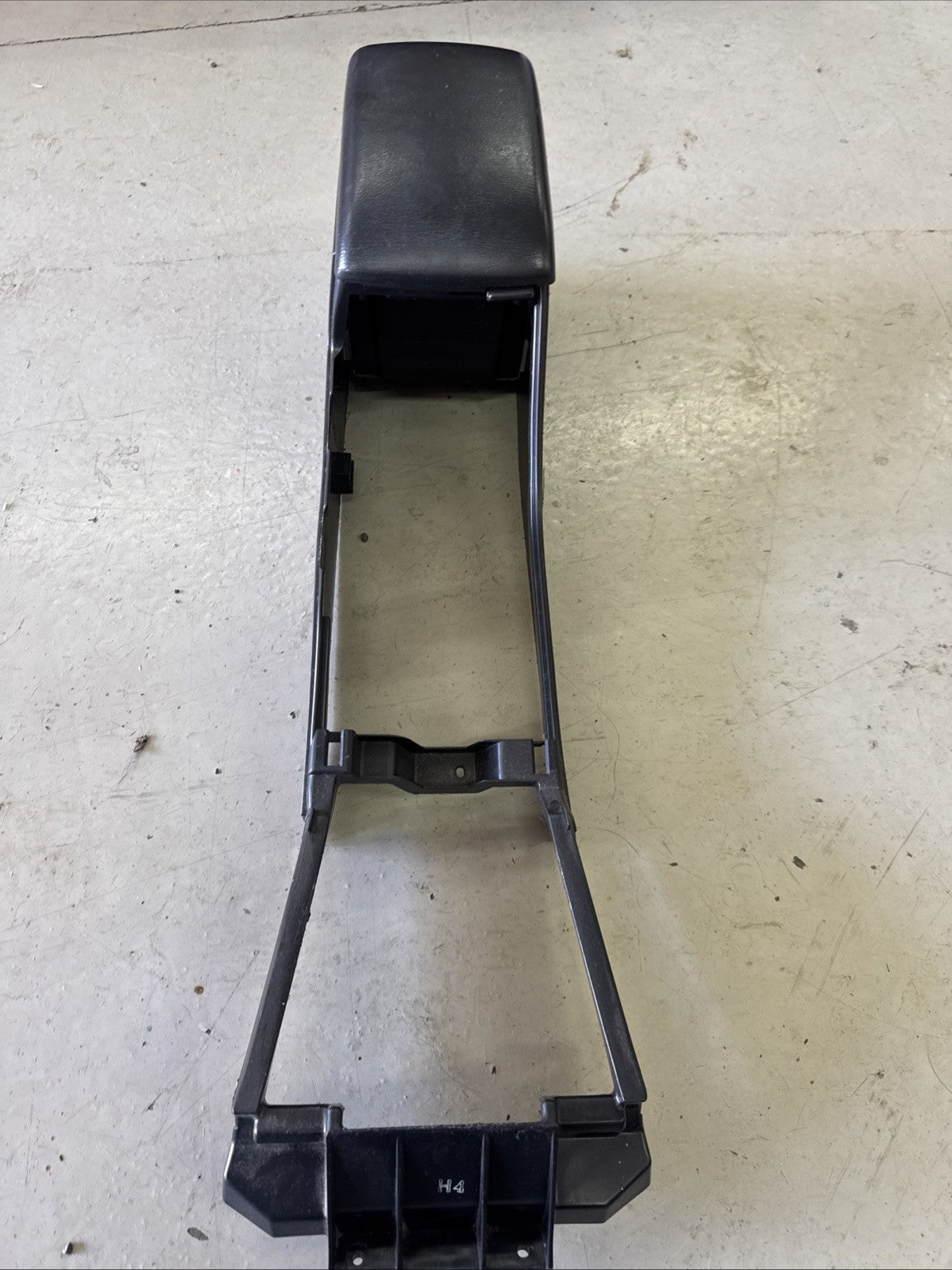 2005-07 Subaru Impreza WRX STI Black Center Console Rest Trim Middle