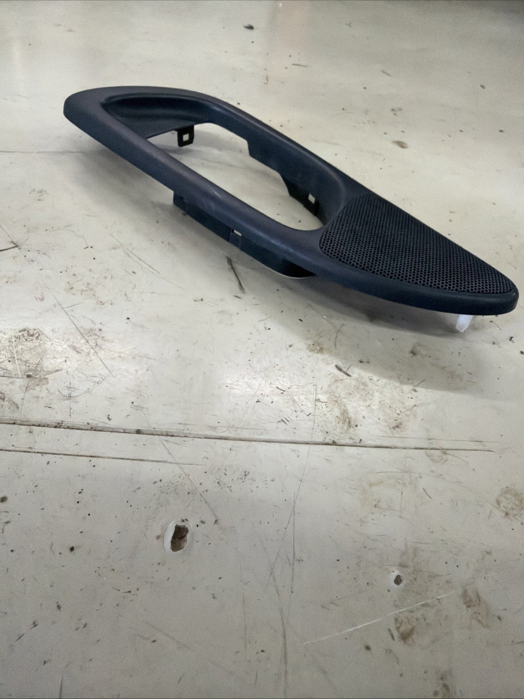 2005 - 2007 Subaru Impreza Door Handle Trim Cover Speaker Grille RH OEM