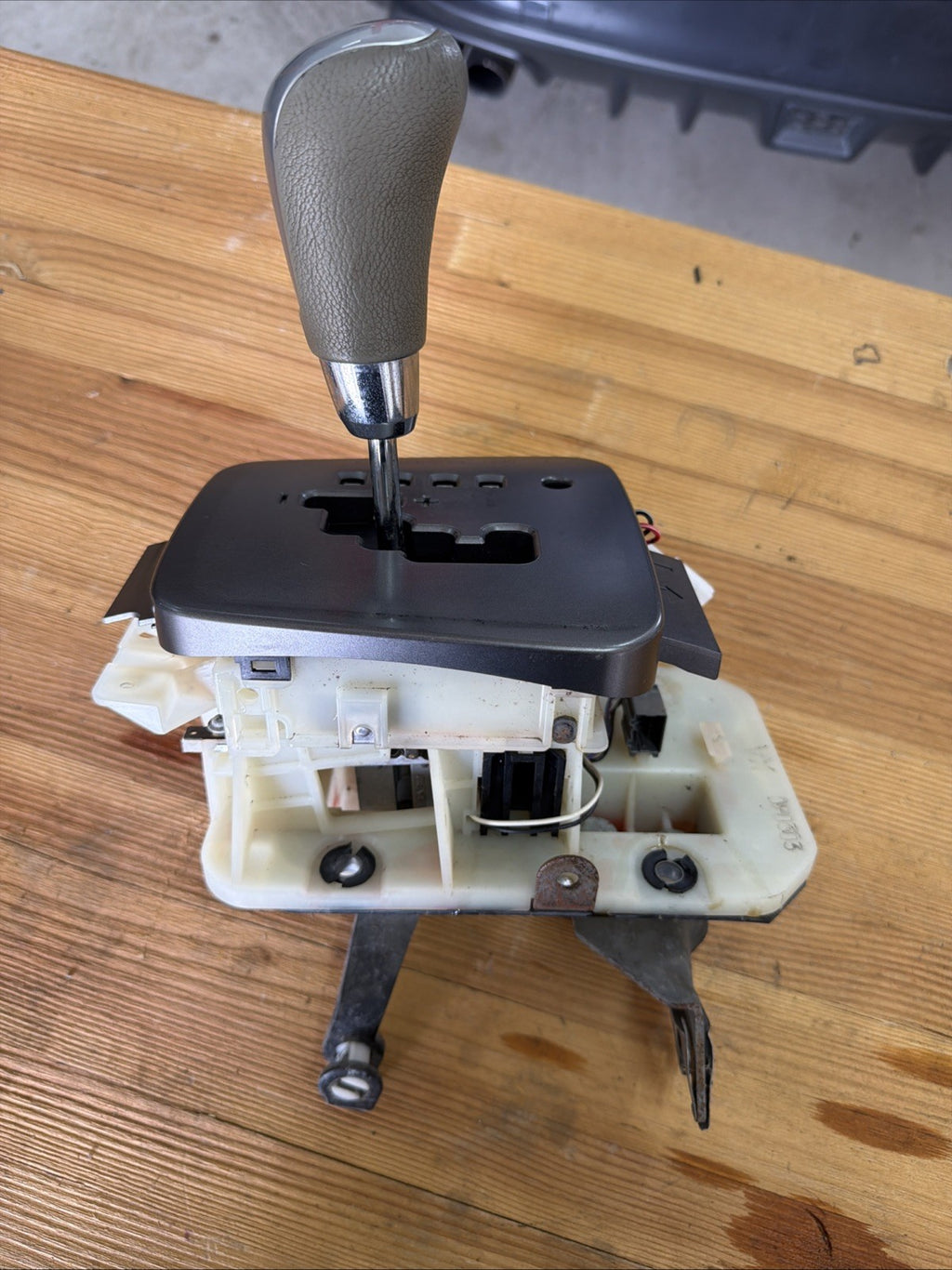 2009-2013 SUBARU FORESTER Automatic Floor Gear Shift Shifter Assembly