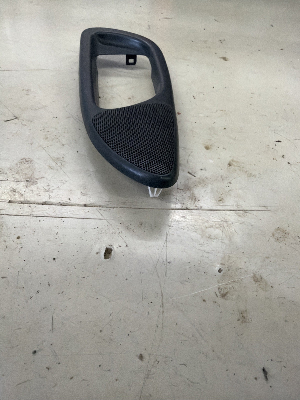 2005 - 2007 Subaru Impreza Door Handle Trim Cover Speaker Grille RH OEM