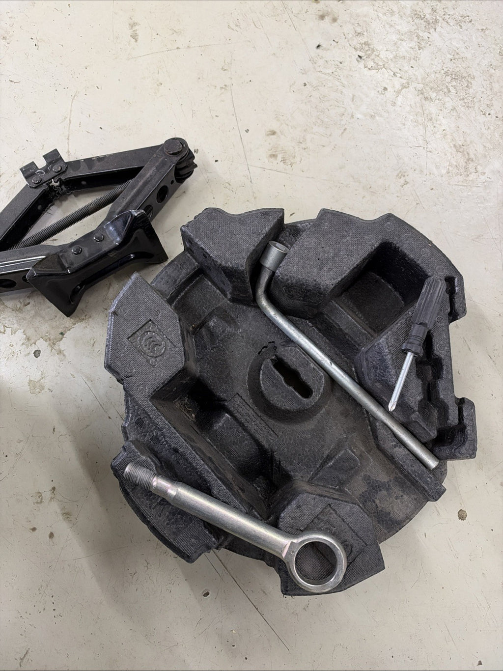 Subaru Wrx Jack Kit & Foam Holder Assy -  97035Fj050 18-21