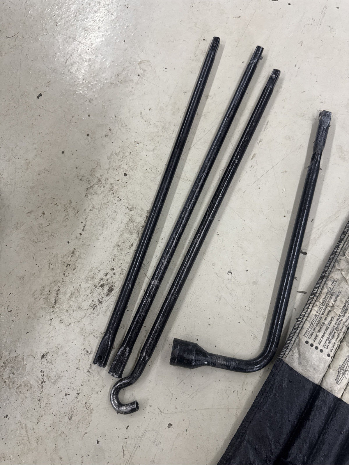 Spare Tire Scissor Jack 52019921  OEM Factory 86364D Lug wrench tool Jack Set