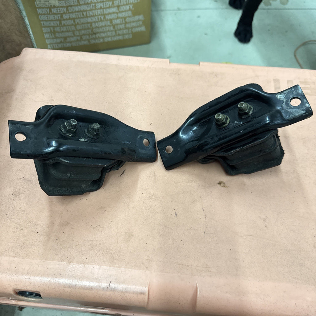 Left & Right Motor Mount 2PCS Subaru Impreza/ Legacy/ Baja/ Forester OEM