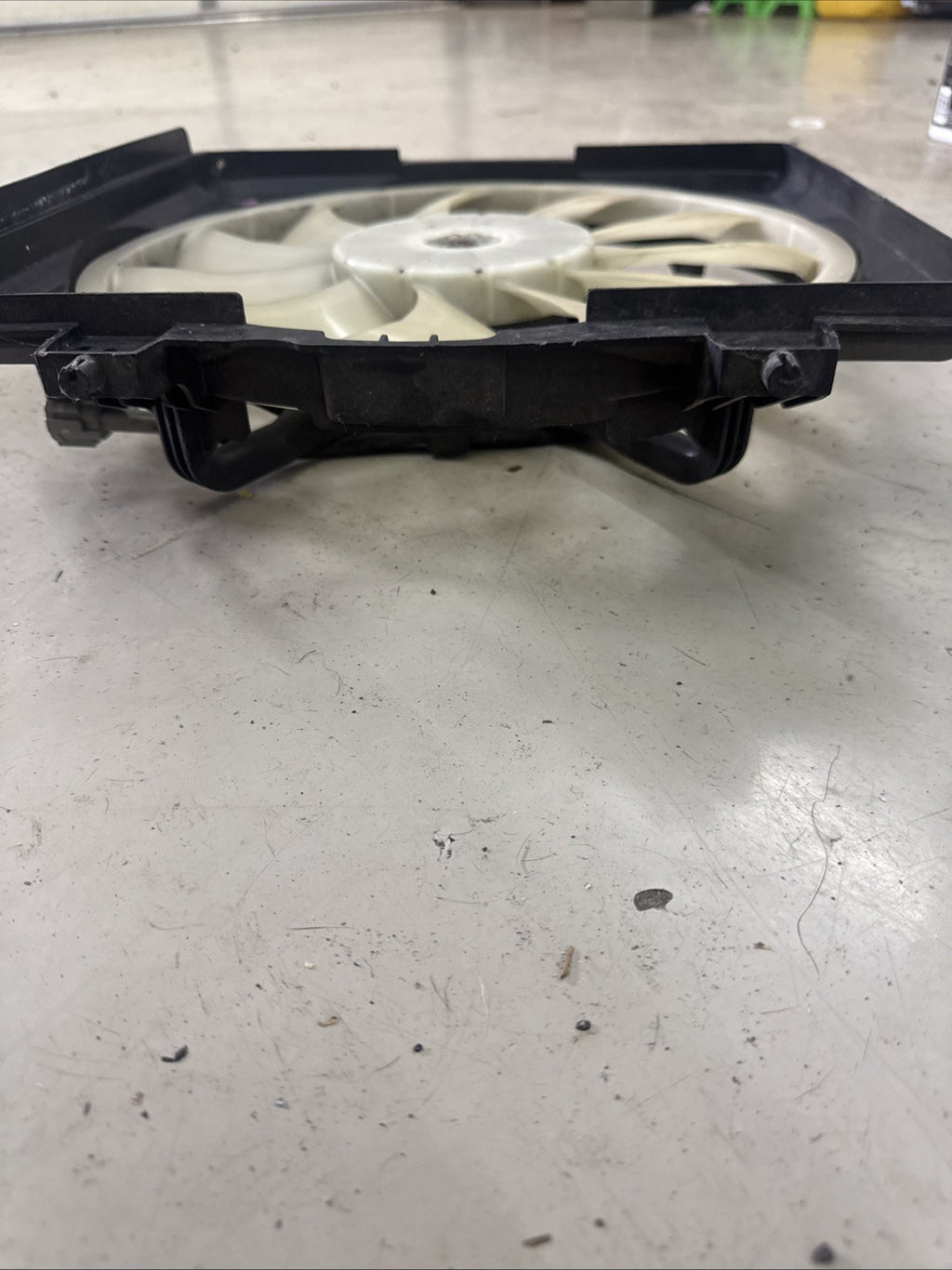 2008 SUBARU WRX RADIATOR COOLING FAN MOTOR & SHROUD OEM B1400004 Right