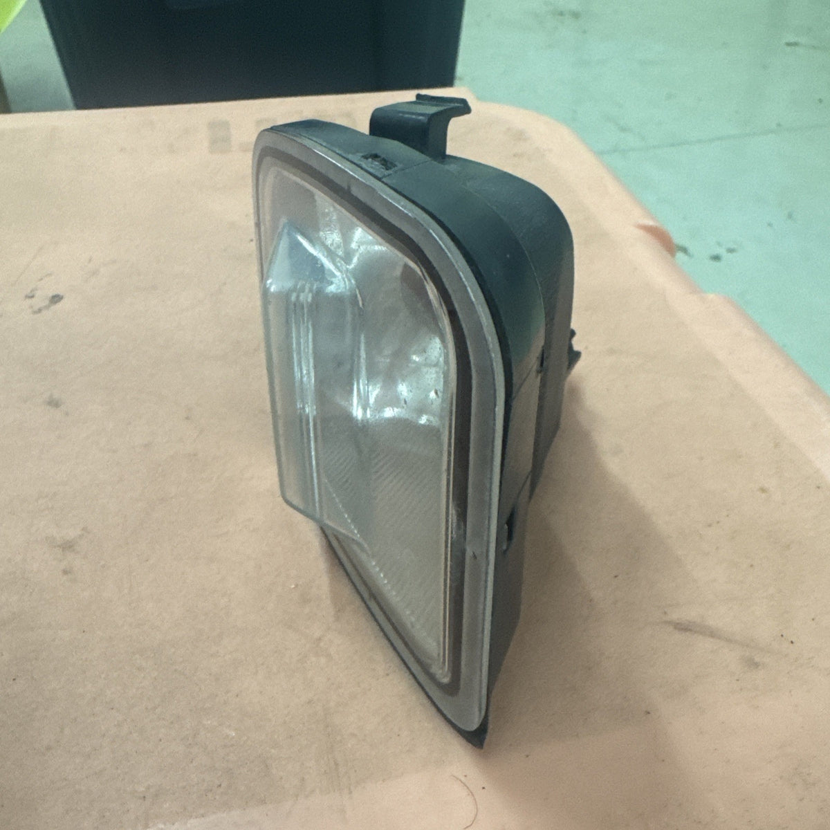 2014-15 SUBARU FORESTER  PASSENGER SIDE FOG LIGHT FOGLAMP RIGHT VC02-134