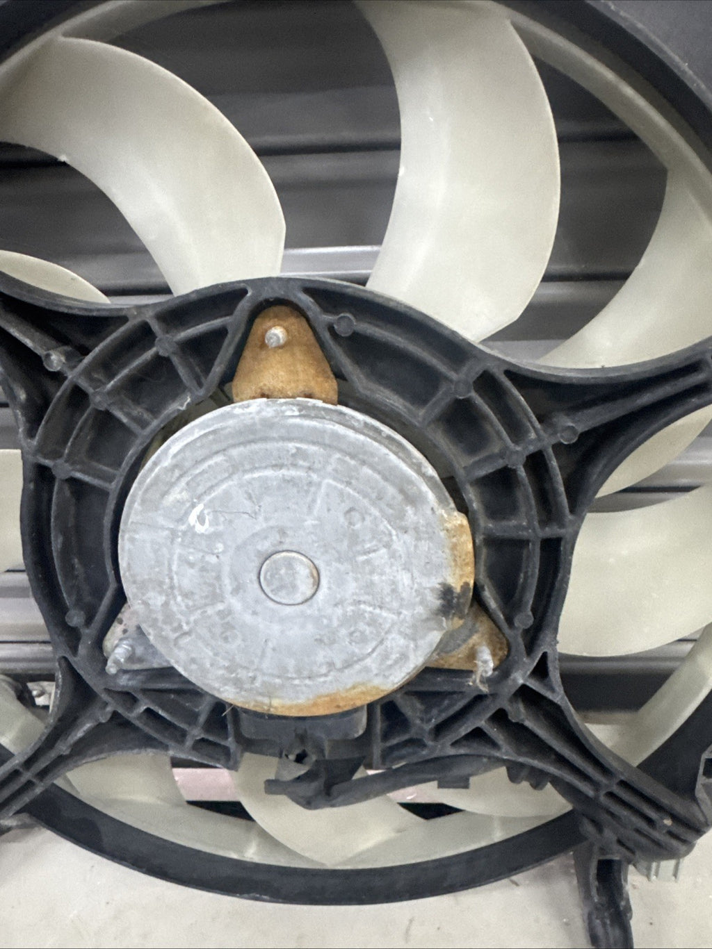 SUBARU WRX RADIATOR COOLING FAN MOTOR & SHROUD OEM B1400004 Left 2008