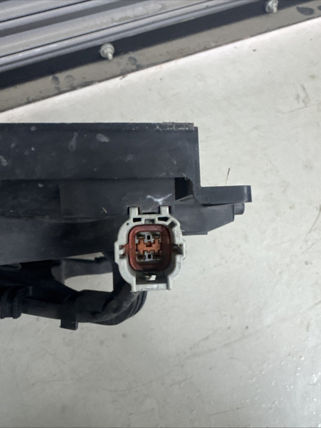 SUBARU WRX RADIATOR COOLING FAN MOTOR & SHROUD OEM B1400004 Left 2004-2007