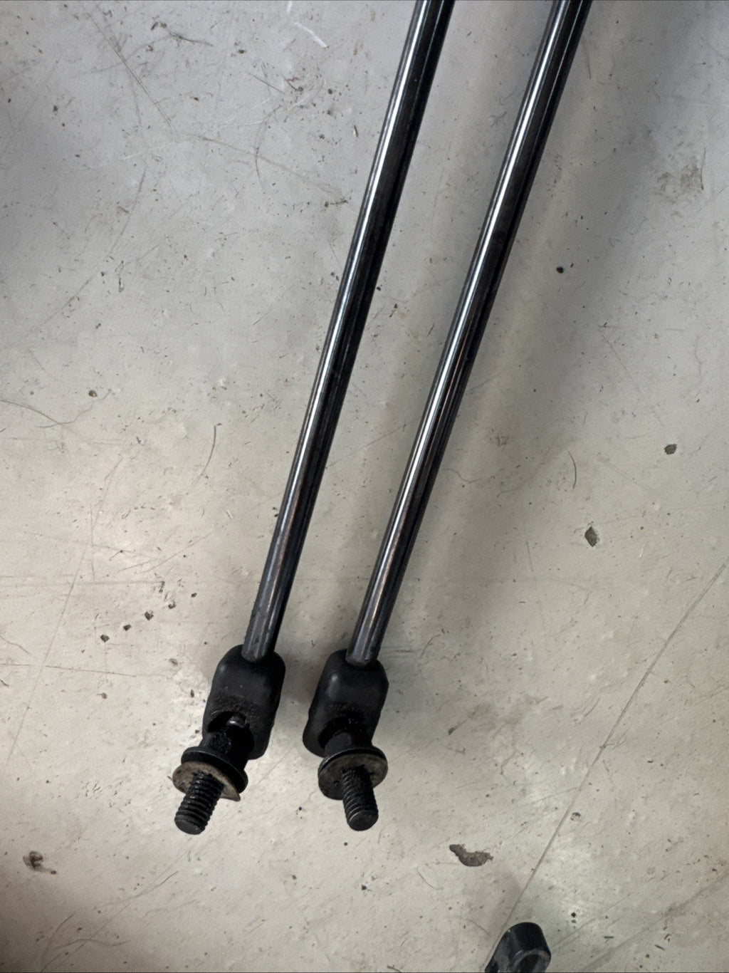 SUBARU WRX STI 2015-2021 OEM LEFT & RIGHT HOOD LIFT SUPPORT FRONT STRUTS