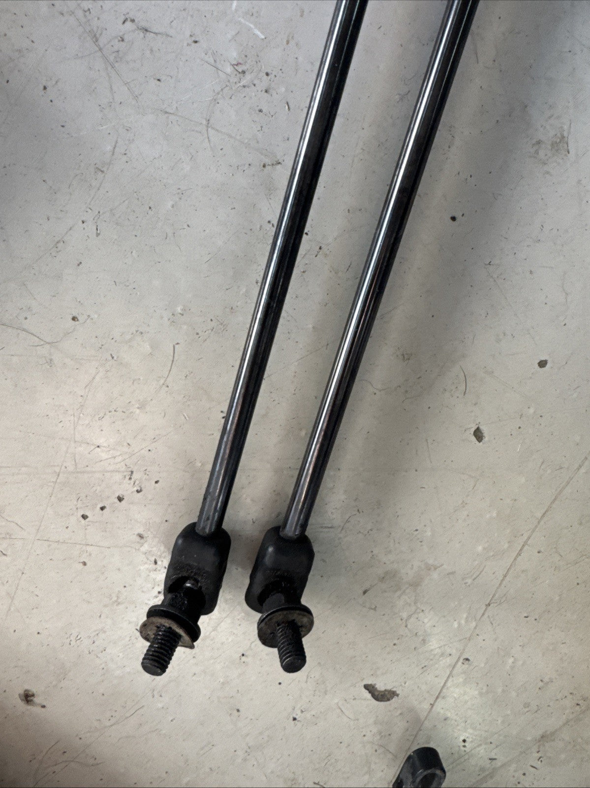 SUBARU WRX STI 2015-2021 OEM LEFT & RIGHT HOOD LIFT SUPPORT FRONT STRUTS
