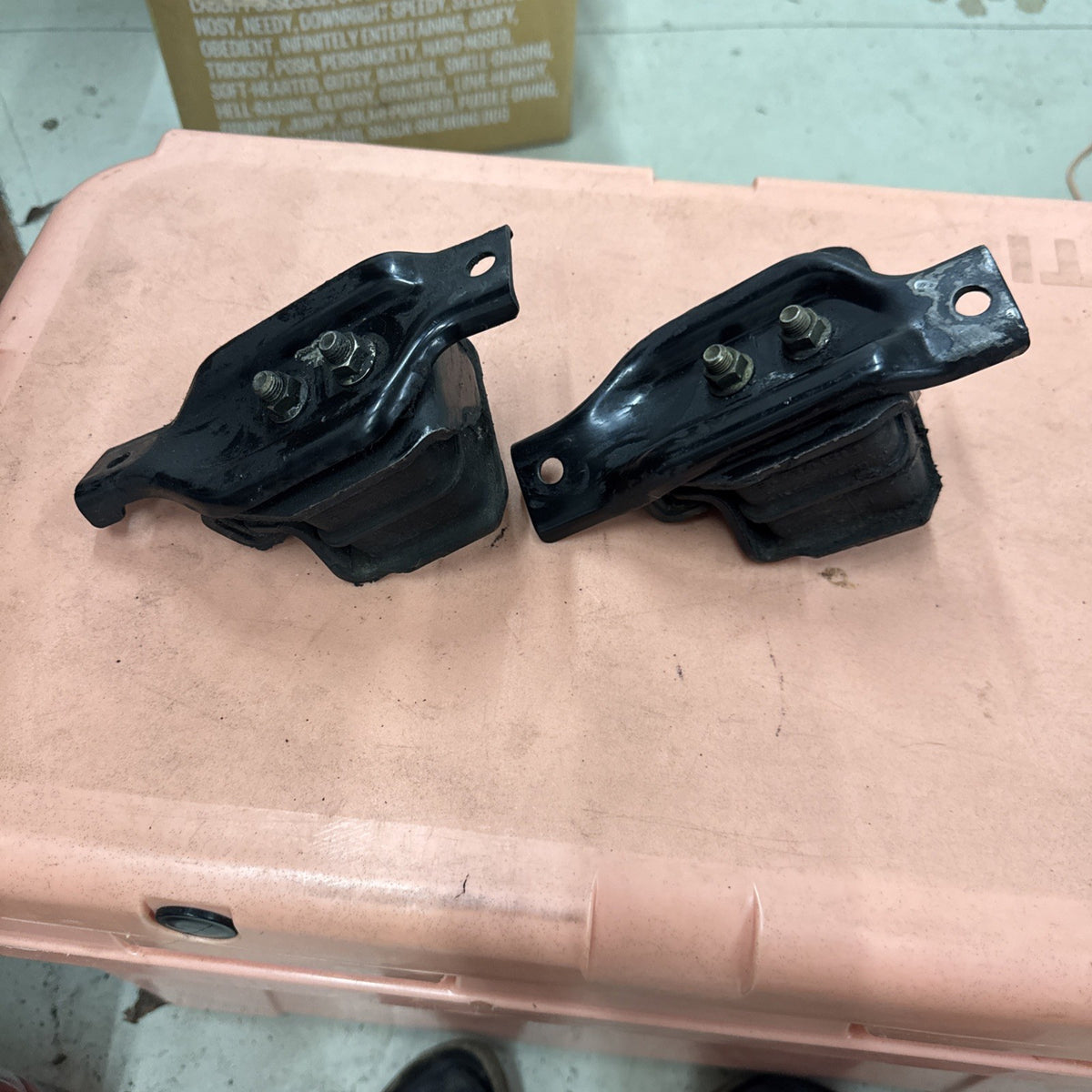 Left & Right Motor Mount 2PCS Subaru Impreza/ Legacy/ Baja/ Forester OEM