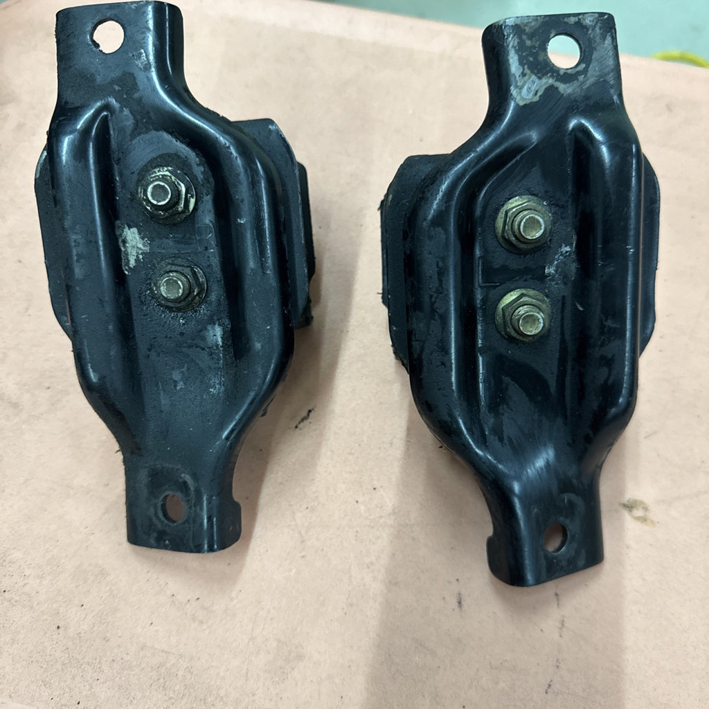 Left & Right Motor Mount 2PCS Subaru Impreza/ Legacy/ Baja/ Forester OEM