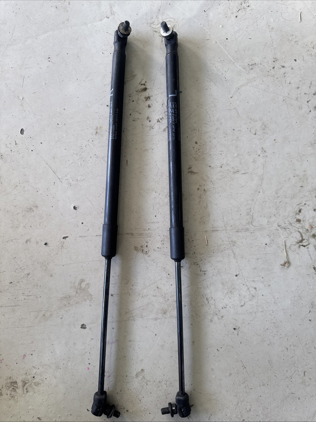 SUBARU WRX STI 2015-2021 OEM LEFT & RIGHT HOOD LIFT SUPPORT FRONT STRUTS