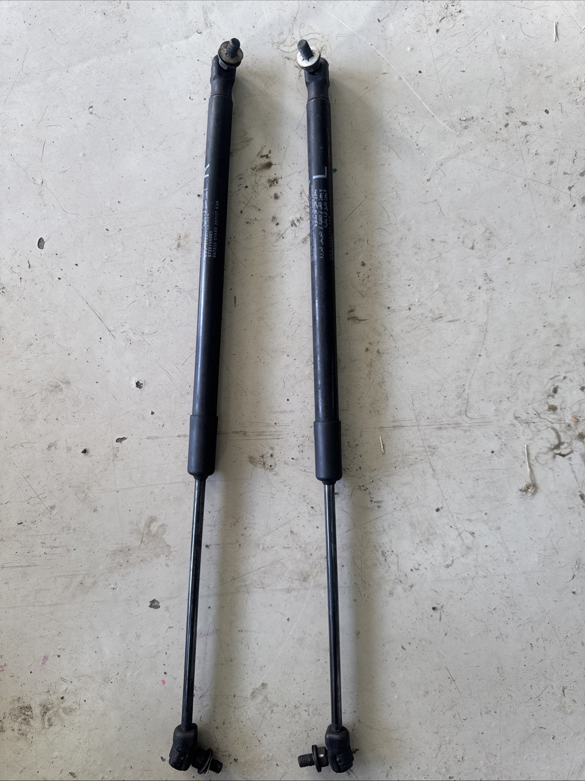SUBARU WRX STI 2015-2021 OEM LEFT & RIGHT HOOD LIFT SUPPORT FRONT STRUTS
