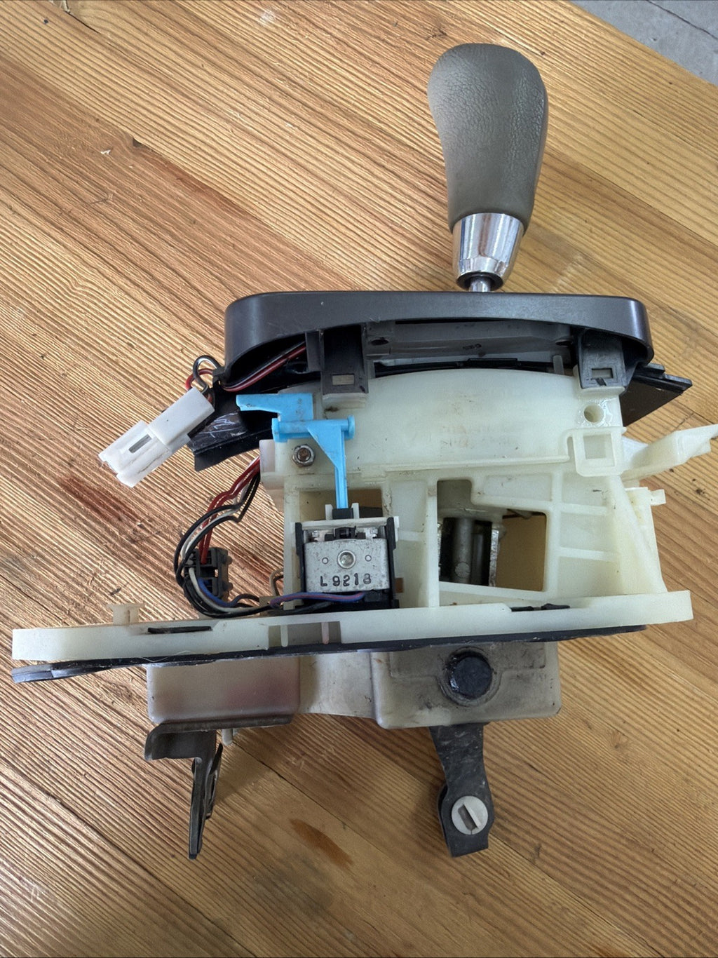 2009-2013 SUBARU FORESTER Automatic Floor Gear Shift Shifter Assembly