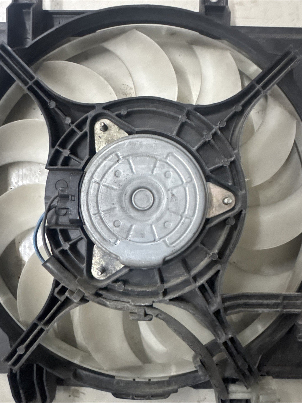 08 SUBARU WRX RADIATOR COOLING FAN MOTOR & SHROUD OEM B1400004 Right