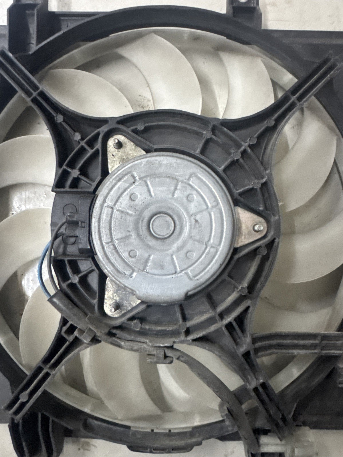 08 SUBARU WRX RADIATOR COOLING FAN MOTOR & SHROUD OEM B1400004 Right