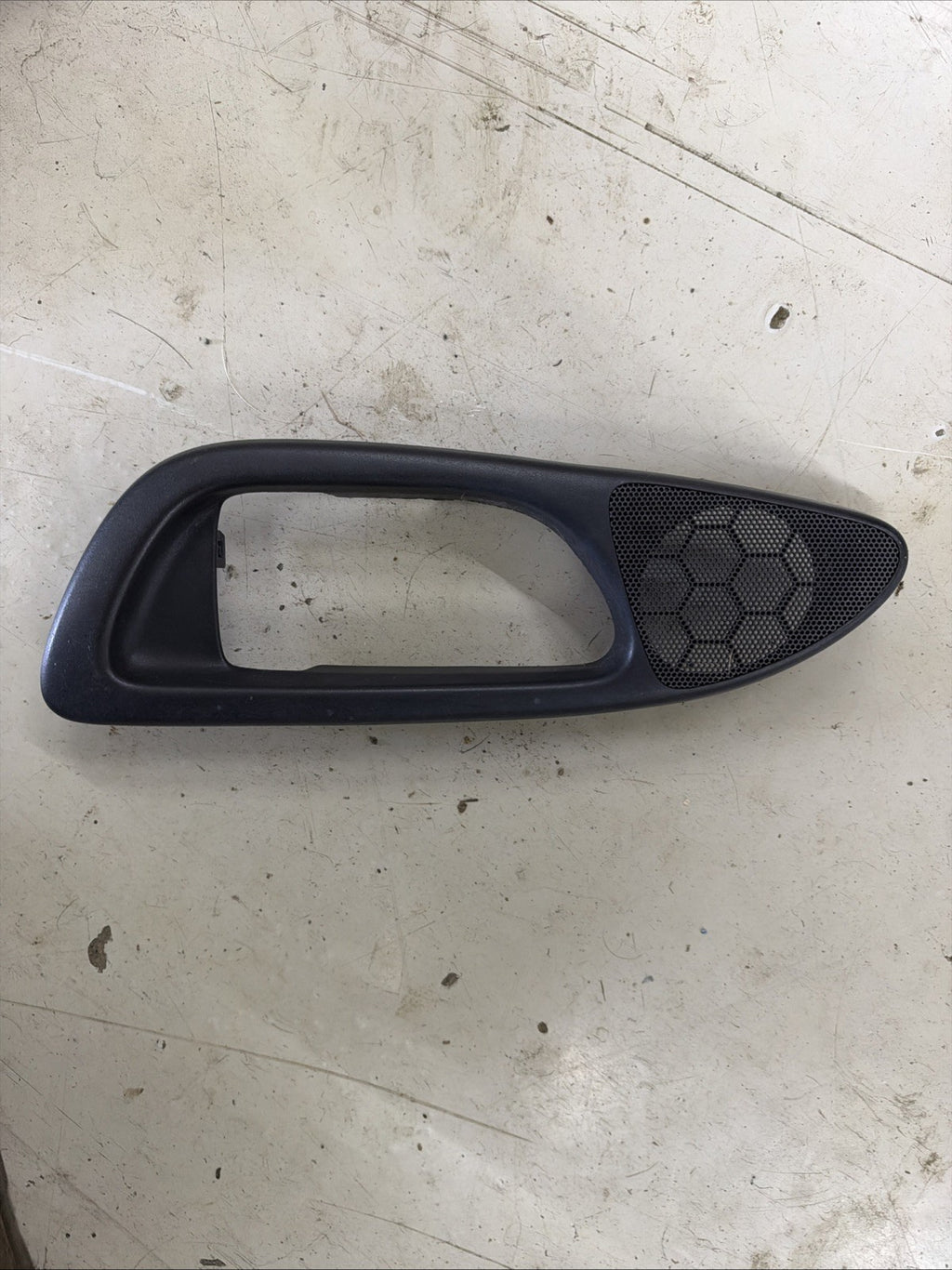 2005 - 2007 Subaru Impreza Door Handle Trim Cover Speaker Grille RH OEM