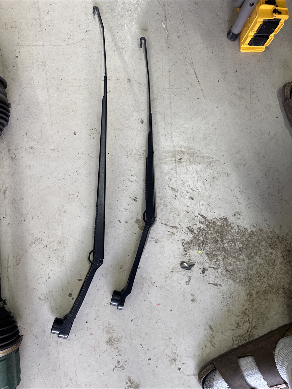 18 Subaru WRX STI Front  Set Metal Wiper Arms Set RH LH OEM