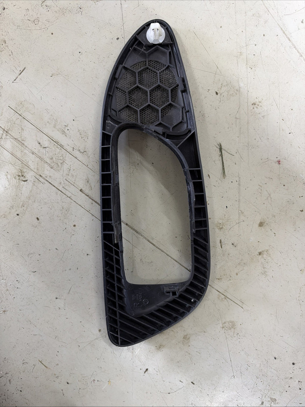 2005 - 2007 Subaru Impreza Door Handle Trim Cover Speaker Grille RH OEM