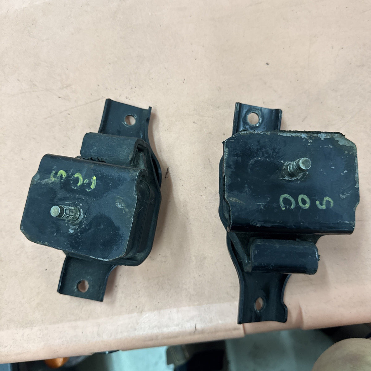 Left & Right Motor Mount 2PCS Subaru Impreza/ Legacy/ Baja/ Forester OEM